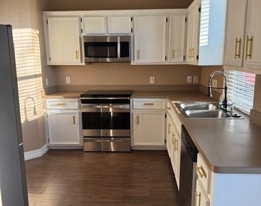 6815 Independence Boulevard - Photo Thumbnail 7