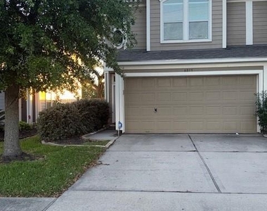 6815 Independence Boulevard - Photo Thumbnail 2