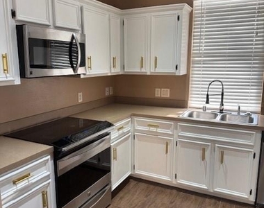 6815 Independence Boulevard - Photo Thumbnail 8
