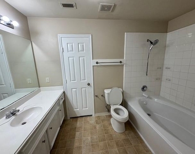 6815 Independence Boulevard - Photo Thumbnail 17