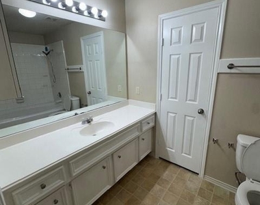 6815 Independence Boulevard - Photo Thumbnail 18