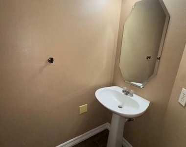 6815 Independence Boulevard - Photo Thumbnail 23