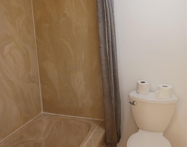 921 Marine Drive - Photo Thumbnail 10
