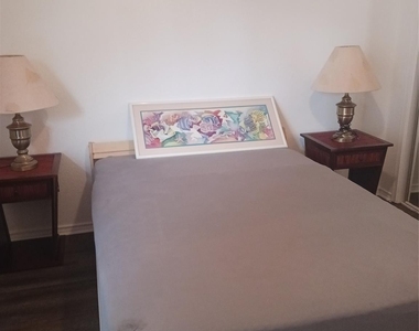 921 Marine Drive - Photo Thumbnail 8