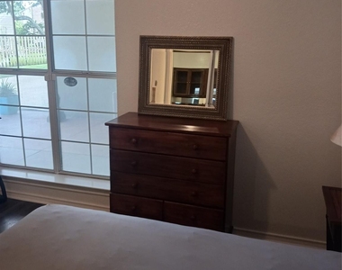 921 Marine Drive - Photo Thumbnail 7
