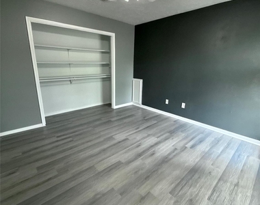 17719 Windy Point Drive - Photo Thumbnail 24