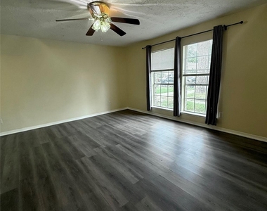 17719 Windy Point Drive - Photo Thumbnail 13