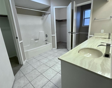 17719 Windy Point Drive - Photo Thumbnail 15