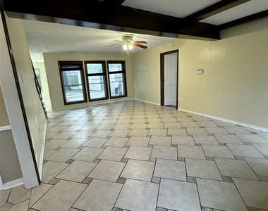 17719 Windy Point Drive - Photo Thumbnail 4