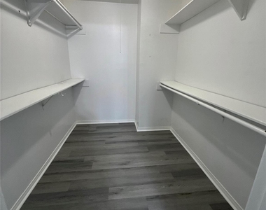 17719 Windy Point Drive - Photo Thumbnail 28