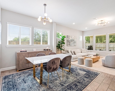 9403 Windward Bluff Way - Photo Thumbnail 4