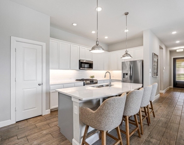 9403 Windward Bluff Way - Photo Thumbnail 3