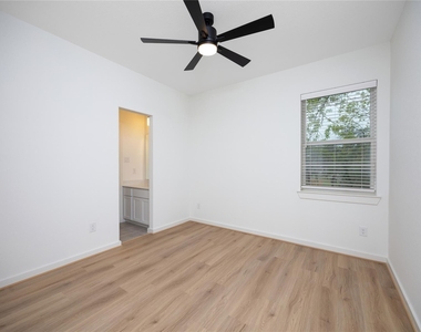 1951 Longmire Villas Court - Photo Thumbnail 29