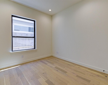 1803 Dunlavy Street - Photo Thumbnail 21
