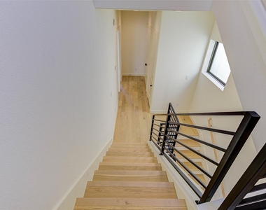 1803 Dunlavy Street - Photo Thumbnail 19