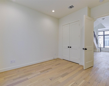 1803 Dunlavy Street - Photo Thumbnail 6