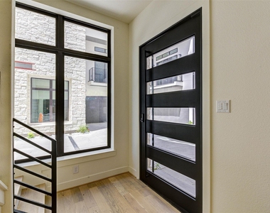 1803 Dunlavy Street - Photo Thumbnail 4