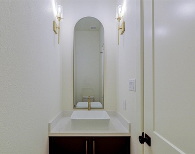 1803 Dunlavy Street - Photo Thumbnail 7