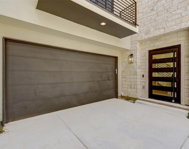 1803 Dunlavy Street - Photo Thumbnail 2