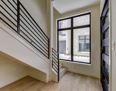 1803 Dunlavy Street - Photo Thumbnail 5