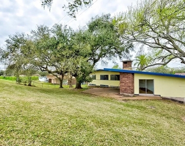 4600 Lakeshore Drive - Photo Thumbnail 35