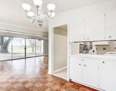 4600 Lakeshore Drive - Photo Thumbnail 15