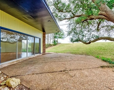 4600 Lakeshore Drive - Photo Thumbnail 30