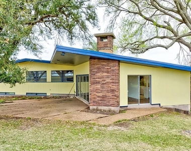 4600 Lakeshore Drive - Photo Thumbnail 33