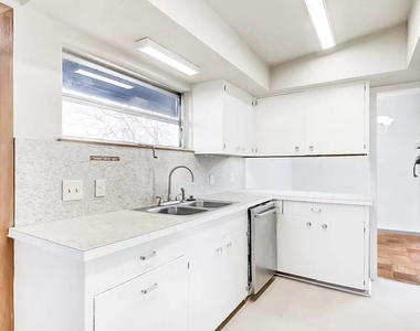 4600 Lakeshore Drive - Photo Thumbnail 18