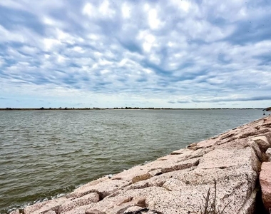 4600 Lakeshore Drive - Photo Thumbnail 36