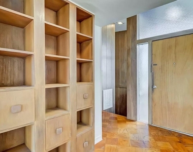4600 Lakeshore Drive - Photo Thumbnail 12