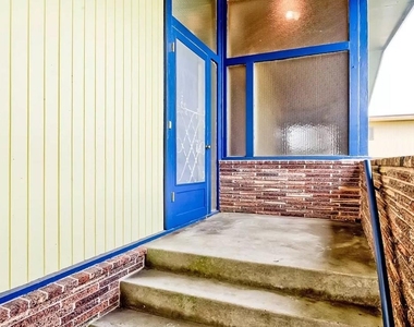 4600 Lakeshore Drive - Photo Thumbnail 8