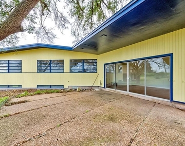 4600 Lakeshore Drive - Photo Thumbnail 29