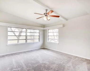 4600 Lakeshore Drive - Photo Thumbnail 21