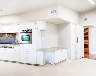 4600 Lakeshore Drive - Photo Thumbnail 17