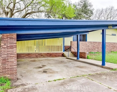 4600 Lakeshore Drive - Photo Thumbnail 5