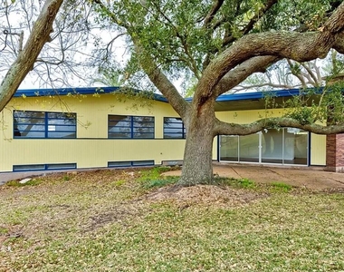 4600 Lakeshore Drive - Photo Thumbnail 32