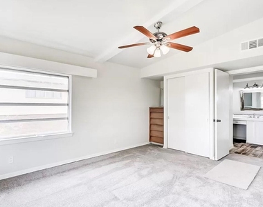 4600 Lakeshore Drive - Photo Thumbnail 22