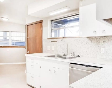 4600 Lakeshore Drive - Photo Thumbnail 19