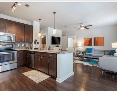 15255 Vintage Preserve Parkway - Photo Thumbnail 9