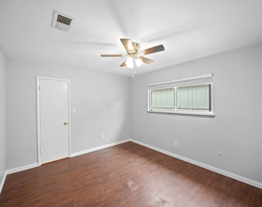6214 Gladewell Drive - Photo Thumbnail 17