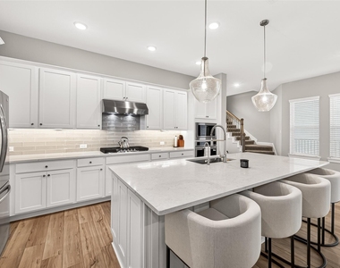 11226 Common Hackberry Street - Photo Thumbnail 5