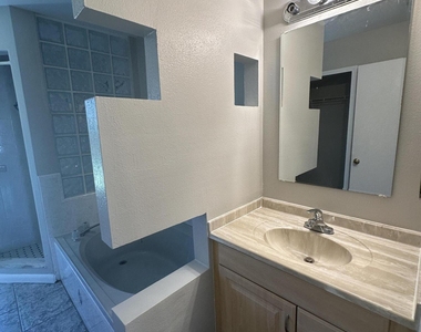 1100 Ipswich Street Nw - Photo Thumbnail 9