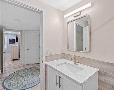 7801 Ridgewood Avenue - Photo Thumbnail 28