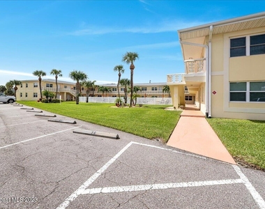 7801 Ridgewood Avenue - Photo Thumbnail 6