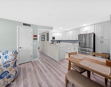 7801 Ridgewood Avenue - Photo Thumbnail 12