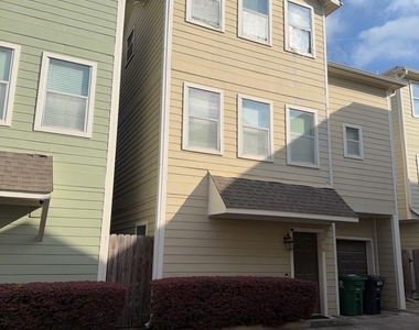 1828 Fletcher Street - Photo Thumbnail 2