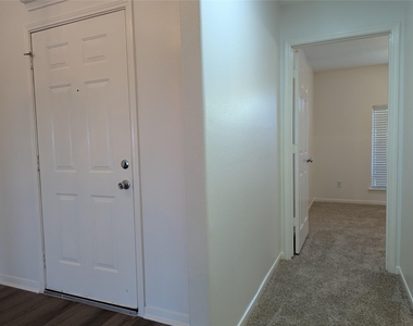 5618 Savannah Woods Lane - Photo Thumbnail 2
