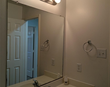 5618 Savannah Woods Lane - Photo Thumbnail 8