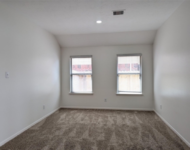 5618 Savannah Woods Lane - Photo Thumbnail 15